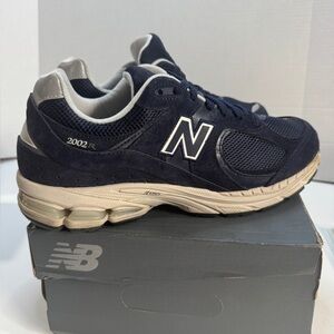 New Balance 11M Midnight Navy 2002R. Pre-owned in replacement box